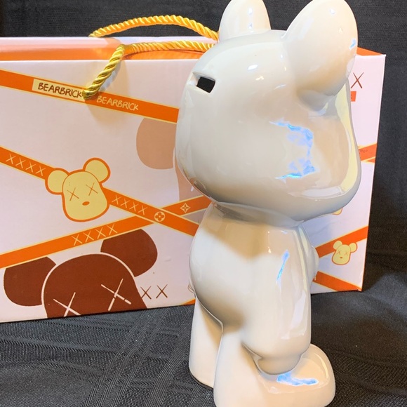 Yun Du Bearbrick Ceramic Bear piggy bank- White - Picture 3 of 6